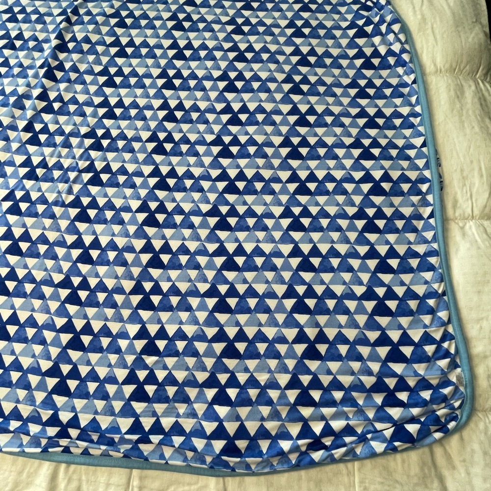 Little Sleepies Blue Rainbow Large Cloud Reversible Blanket Approx 50”X 50” - Picture 9 of 16